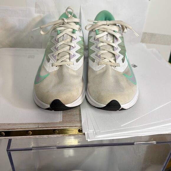 Nike White and Green Athletic Shoes size 9.5 - Picture 1 of 5